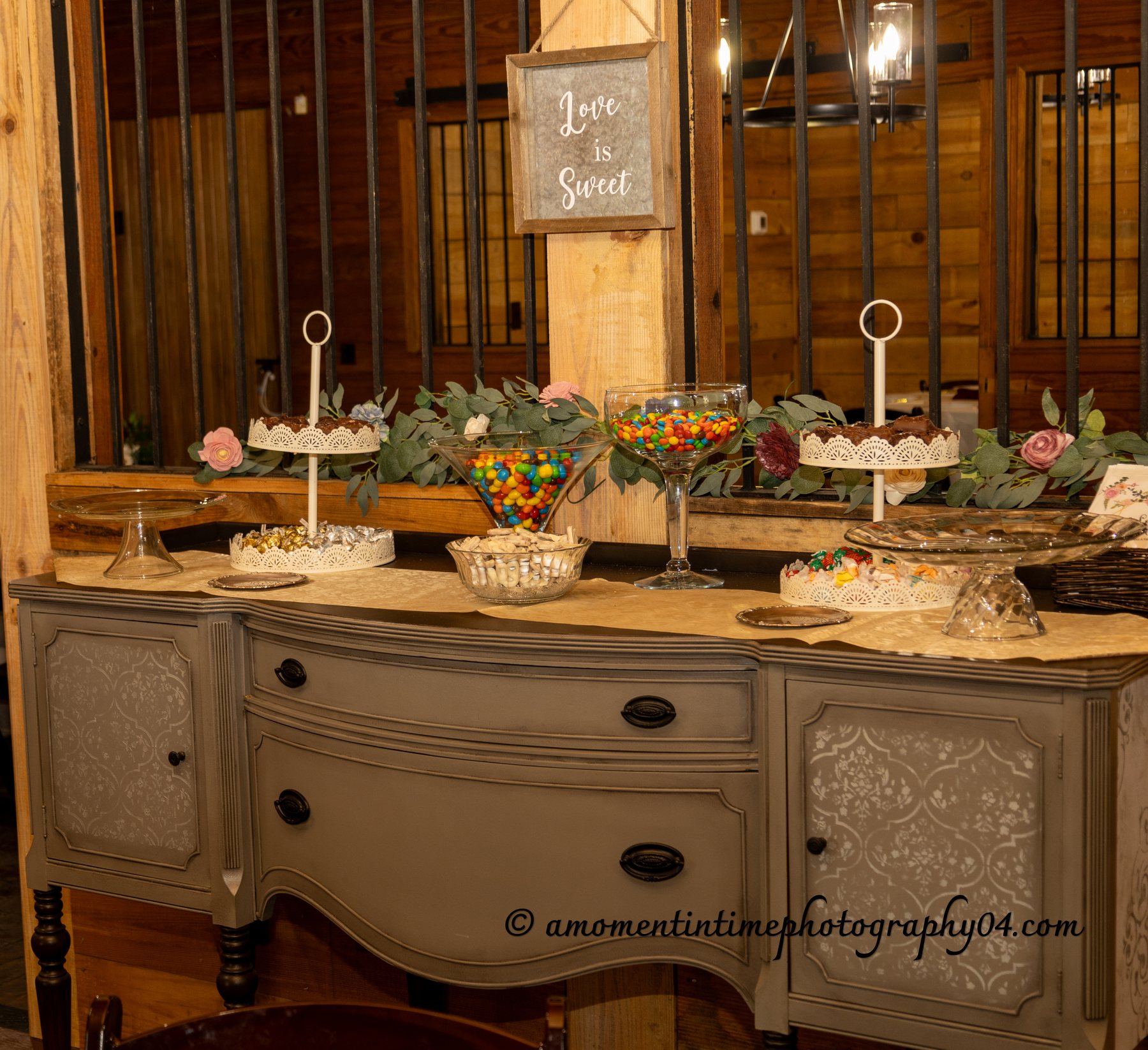 Warm reception detail styling.